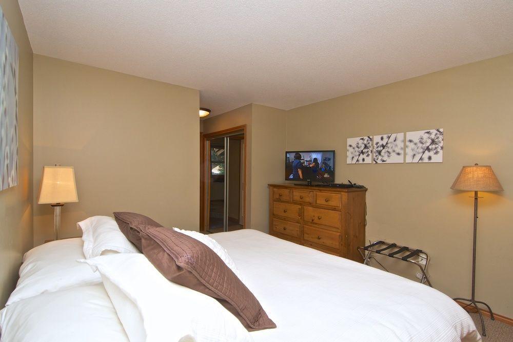 Glacier'S Reach 115B Whistler Exterior photo