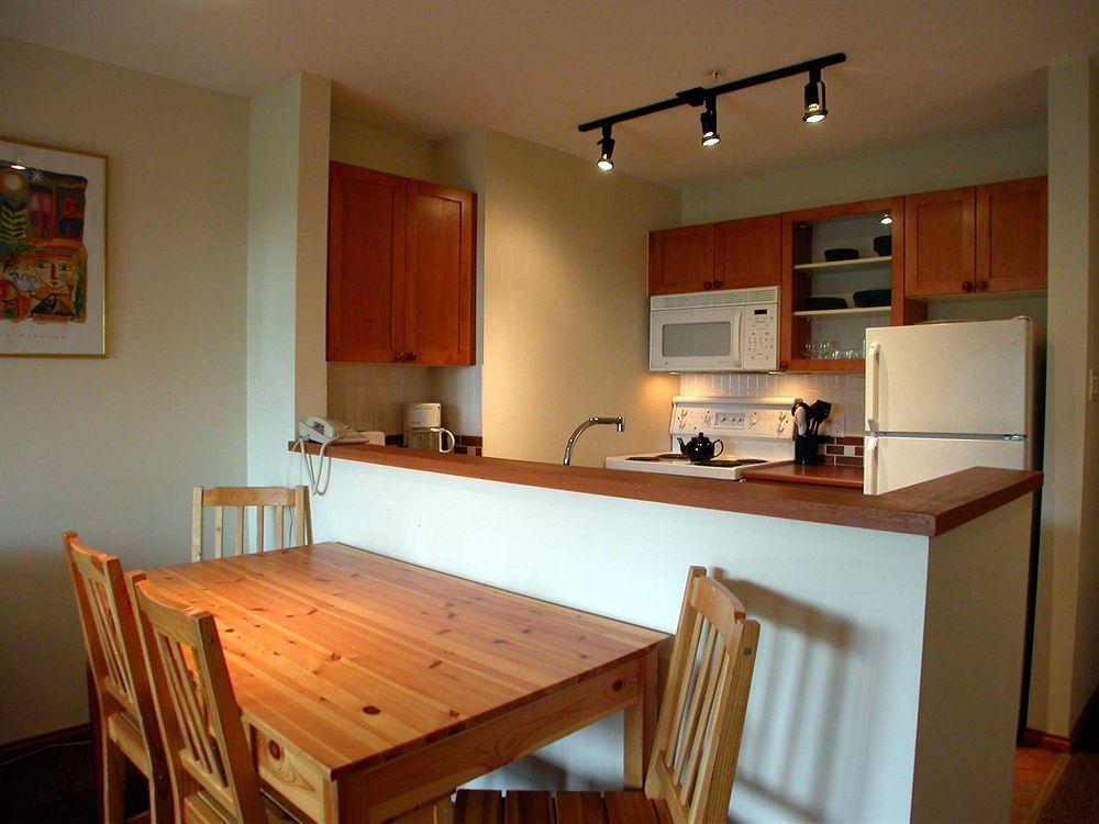 Glacier'S Reach 115B Whistler Exterior photo